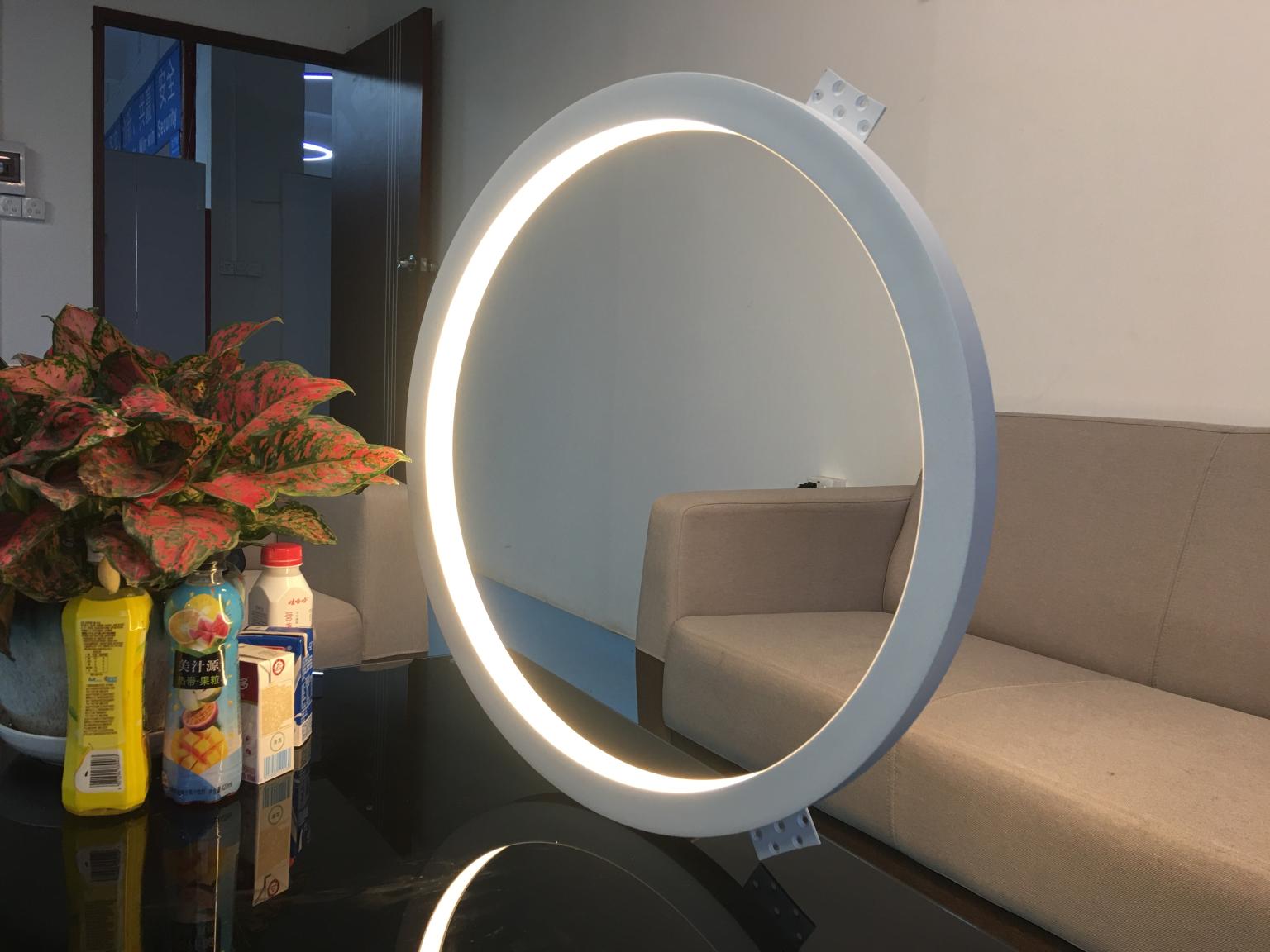The Ultimate Diva 18″ LED Ring Light w/Mirror + Cell Holder – Big City  Lights
